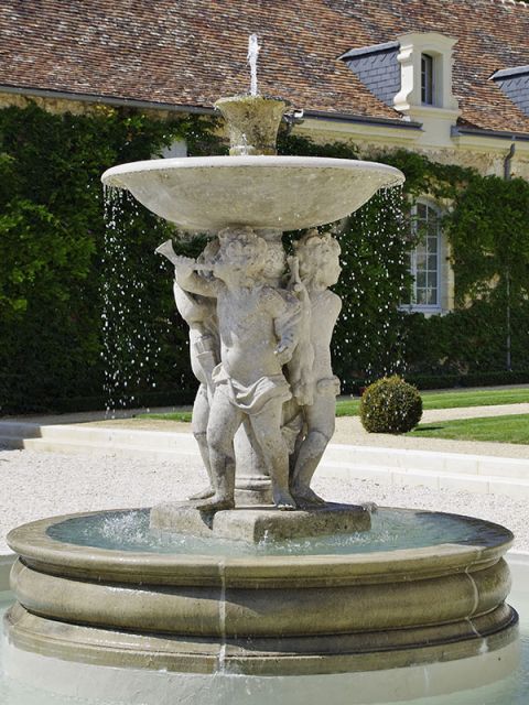 fontaine et petit bassin de jardin d'agrément Photos